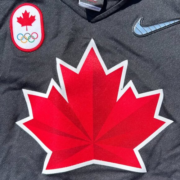Nike 2018 Team Canada IIHF Olympic Hockey Jersey Women's L - Picture 2 of 9